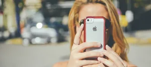 adolescent_smartphone_HL Ma vie avec les médias sociaux