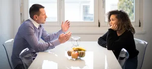 Genitorialità-Discussioni-Conflitti-Padre-e-Figlia-Adolescenti-LundM Signora Cina