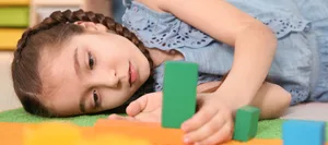 24-06-asperger-magazine-des-parents-suisses-hg Fillette avec le syndrome d'Asperger