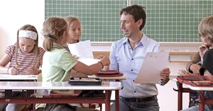 L_Lehrer_gestresst Gestresste Lehrer: Neue Studie weist auf schlimme Arbeitsbedingungen hin