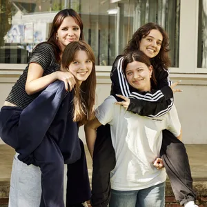 26-7-glueck-wir-erzaehlen-freundinnen-schweizer-elternmagazin-hg 4 Freundinnen reden übers Glück