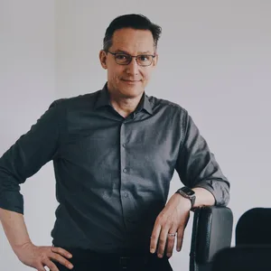 25-06-handy-monatsinterview-wolff-schweizer-elternmagazin-hg Umgang mit Handy bei Kindern und Jugendlichen: Interview mit Medienexperte Daniel Wolff