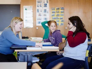 LM_Schule_Société_Réfugiés_Intégration__Fluechtlingsmaedchen_Amina_Schweiz Réfugiés à l'école : Amina cherche encore des amis