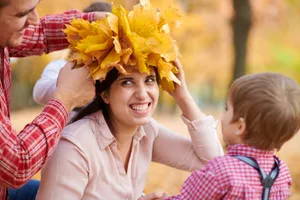 mère_couronne_de_feuilles Quand maman est soudain gênée