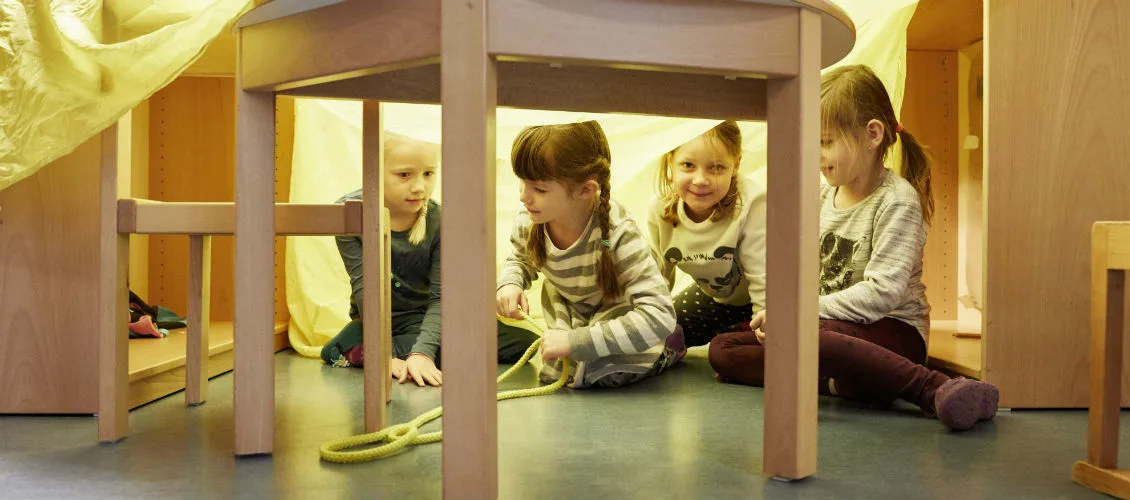 Spielzeugfreier_Kindergarten_HL Spielen ohne Spielzeug: Besuch in einem Kindergarten ohne Spielsachen