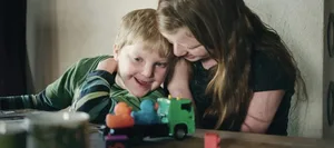 NEUSociété_Vie_de_famille_Frères_et_sœurs_handicapés_Duri1-scaled-1