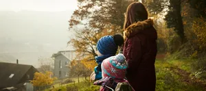 Armut_L-1 Familie in der Armut-Falle: Mutter mit zwei Kindern
