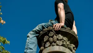Dossier Sucht Ben Ecstasy-Pillen, Koks, Beruhigungsmitel, Alkohol. Ein betroffener erzählt von seiner Sucht.