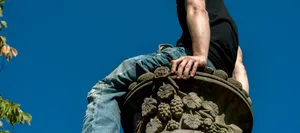 Dossier Sucht Ben Ecstasy-Pillen, Koks, Beruhigungsmitel, Alkohol. Ein betroffener erzählt von seiner Sucht.