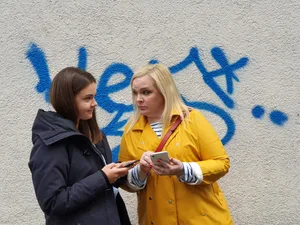 Mama_Mia_Social_Media-scaled Wie unterschiedlich Mutter und Tochter Social Media nutzen