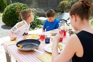 tousFormats_Éducation_Vie_de_famille_Frères_et_sœurs_Mythes-1-scaled Cinq mythes sur les frères et sœurs