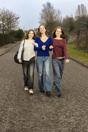 Digital friendship Three best friends talk about how to use their smartphones