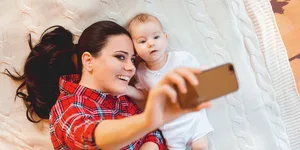 tutti_quando_genitori_condividono_foto_dei_figli_online Le foto dei bambini online: come condividerle in modo più sicuro