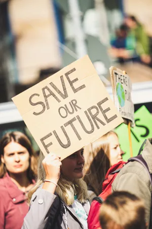 fridays_for_future_activist-scaled Votez pour votre pays : Nos tea-angers votent pour la première fois