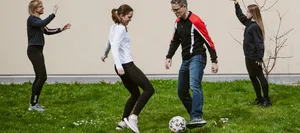 24-05-selbstfuersorge-stress-dossier-experteninterview-annette-cina-elternmagazin-fritz-und-fraenzi-hg Wie elterlicher Stress Kindern schadet.