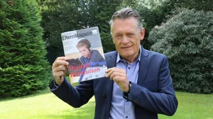 Nik_Niethammer_avec_le_magazine_octobre-scaled Editorial Octobre 2017 A quel point l'école est-elle numérique ?