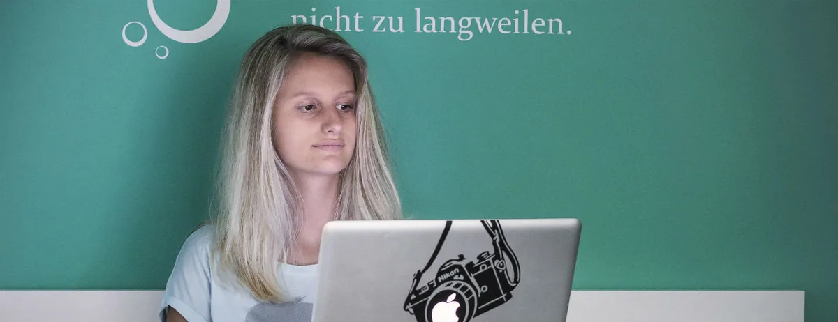 Chiara_Lieber_Buecher_Inti_HL Schülerin Chiara mag Bücher statt Tablets
