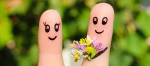 25-03-humor-elterngefuehle-schweizer-elternmagazin-hg Humor: zwei Finger mit Gesichtern