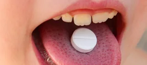 L_Kind_Medizin_Pille Medikamente – so wenig wie möglich