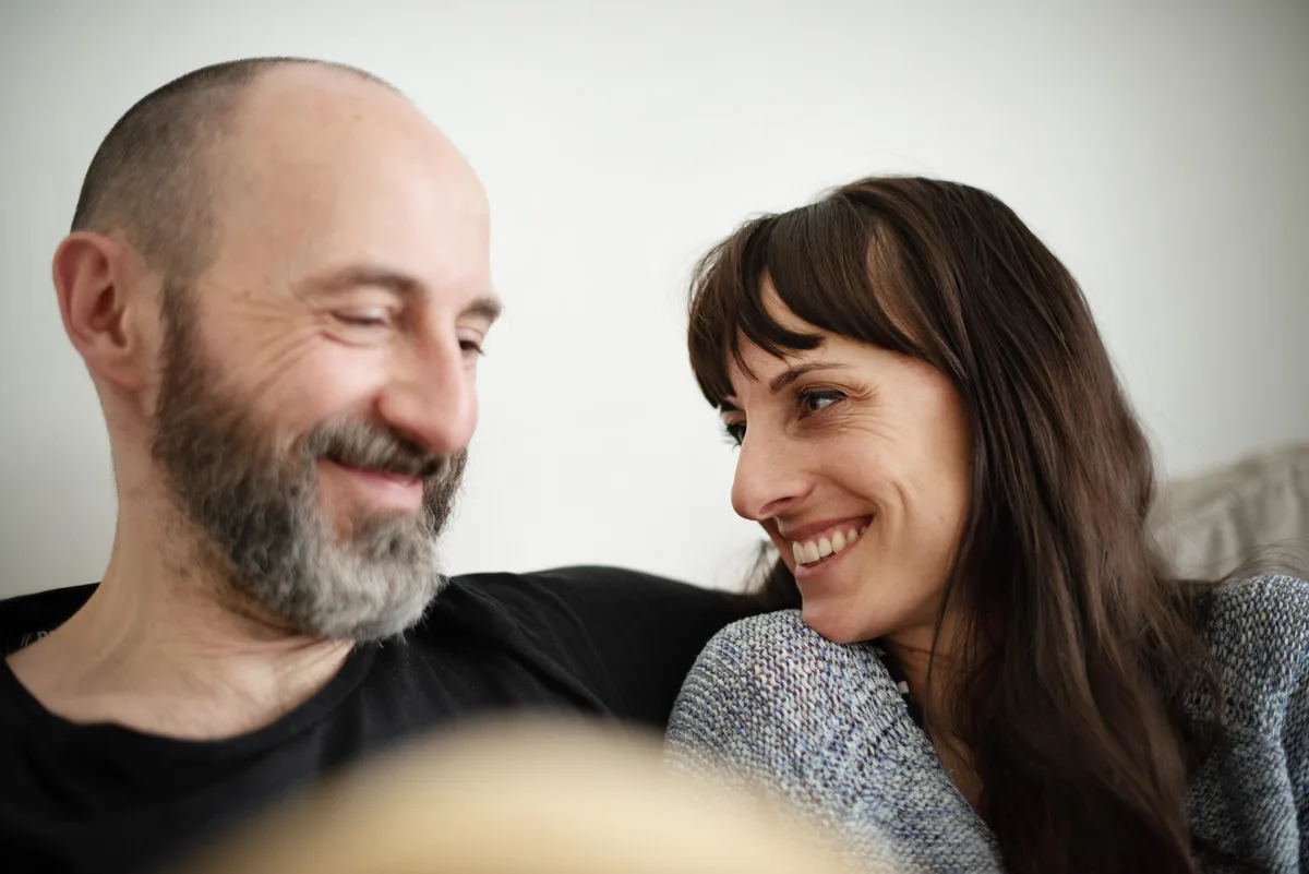 Treue_Stefanie_schaut_Jacek_an-scaled Interview: sind offene Beziehungen die Lösung?