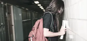 Mobbing_L_M_dchen Mobbing: «Sie stinkt
