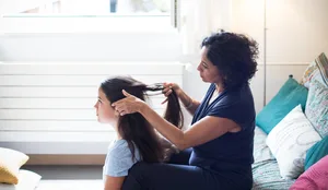 15-09-alleinerziehend-sechs-fragen-und-antworten-scheidung-patchwork-schweizer-elternmagazin-fritz-und-fraenzi Alleinerziehend: Eine Mutter mit ihrer Tochter