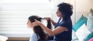 15-09-alleinerziehend-sechs-fragen-und-antworten-scheidung-patchwork-schweizer-elternmagazin-fritz-und-fraenzi Alleinerziehend: Eine Mutter mit ihrer Tochter