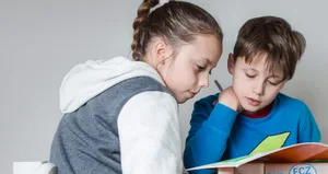 Hausaufgaben-Emilia-und-Giacomo-L-scaled Was sagen Kinder zum Thema Hausaufgaben?
