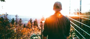 garçon_militaire_coucher_de_soleil_Pexels_HL Oui ou non à l'armée : blog d'une mère sur le désir de son fils de devenir soldat