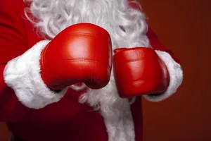 Saint-Nicolas_avec_des_gants_de_boxe-scaled Libère Saint-Nicolas de ses obligations éducatives